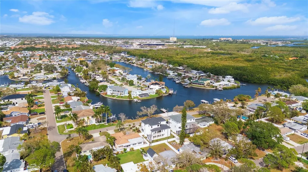 220 90th Avenue NE St Petersburg FL 33702