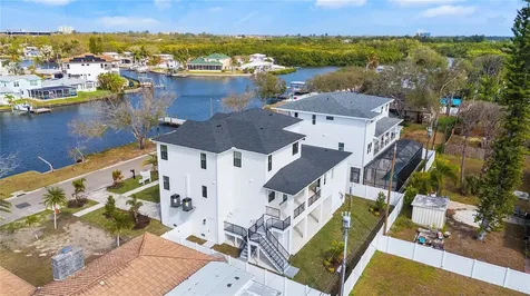 220 90th Avenue NE St Petersburg FL 33702