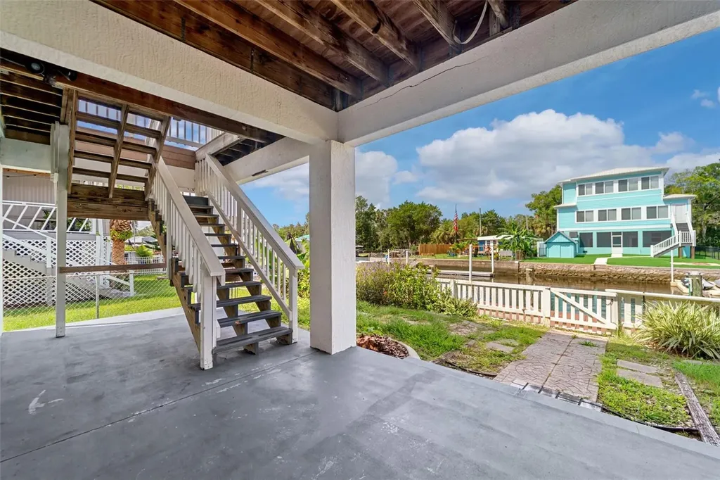 2730 N Comanche Point Crystal River FL 34429