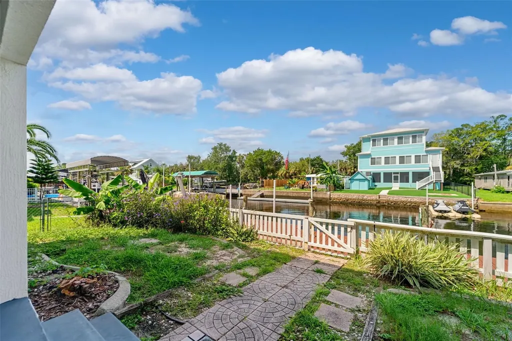 2730 N Comanche Point Crystal River FL 34429