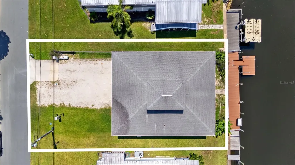 2730 N Comanche Point Crystal River FL 34429