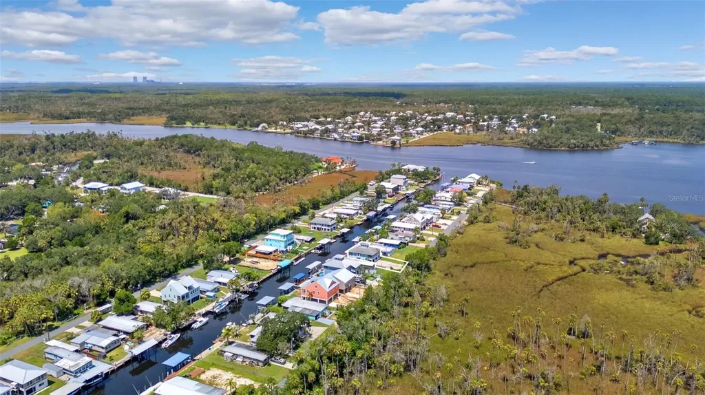 2730 N Comanche Point Crystal River FL 34429