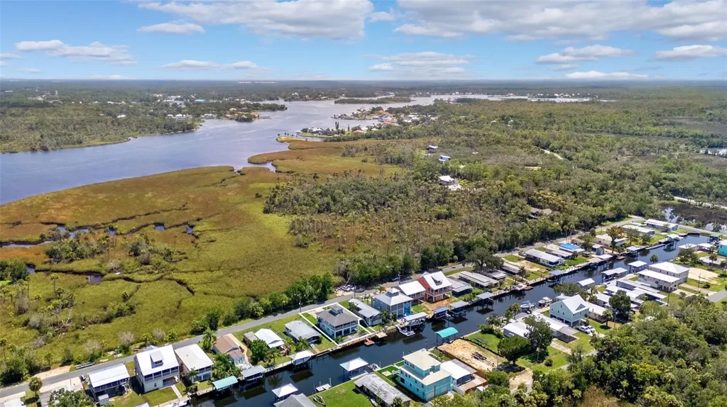 2730 N Comanche Point Crystal River FL 34429