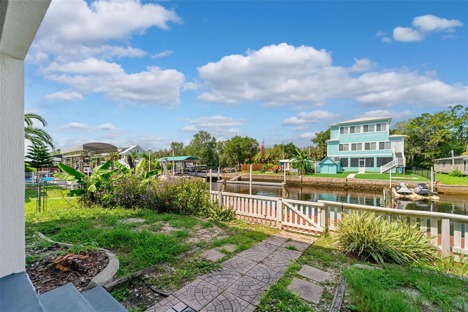 2730 N Comanche Point Crystal River FL 34429