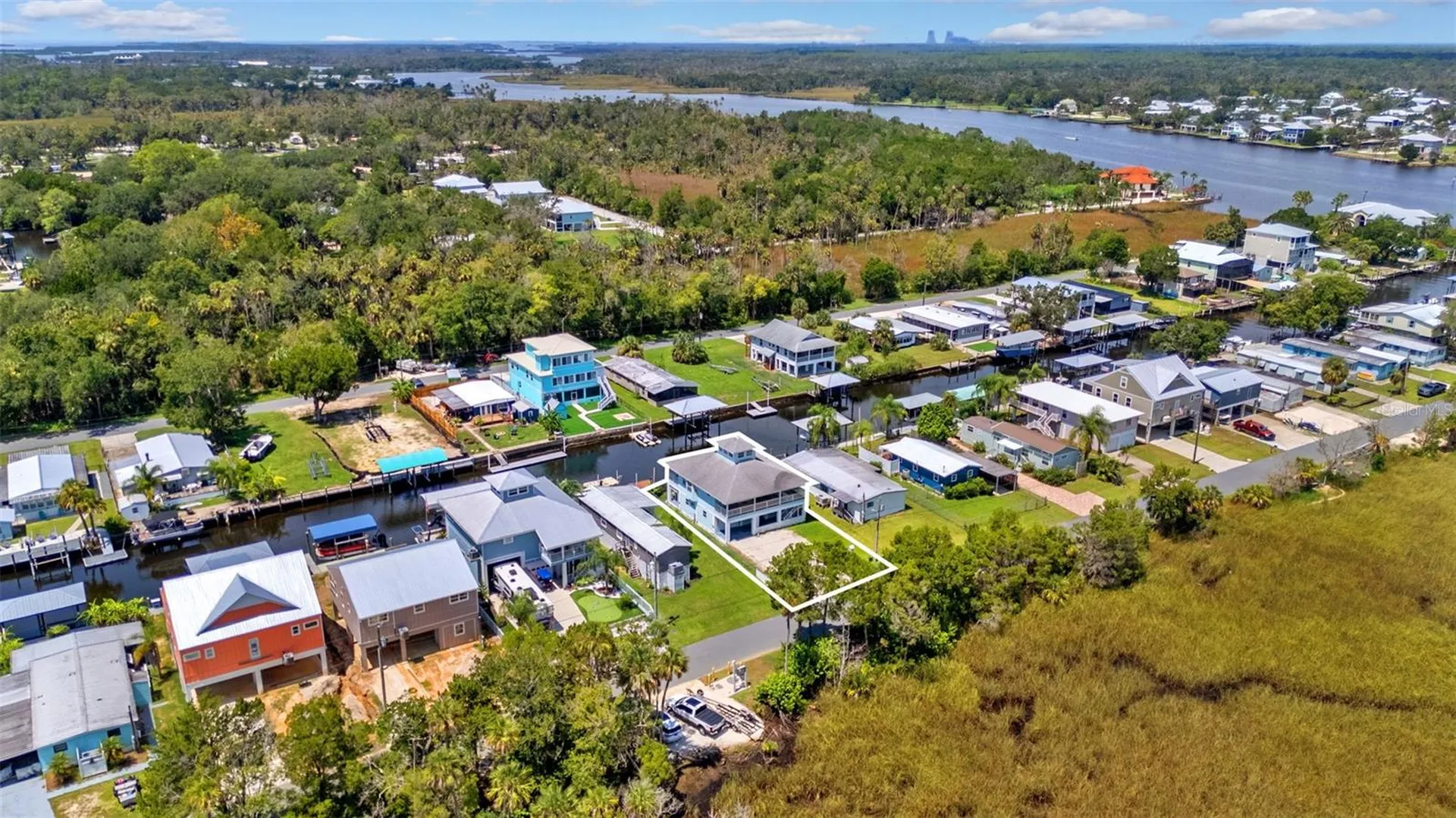 2730 N Comanche Point Crystal River FL 34429