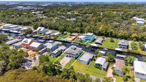 2730 N Comanche Point Crystal River FL 34429