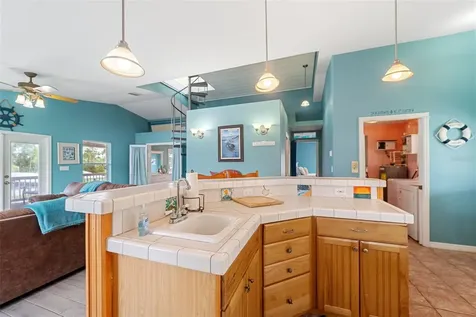 2730 N Comanche Point Crystal River FL 34429