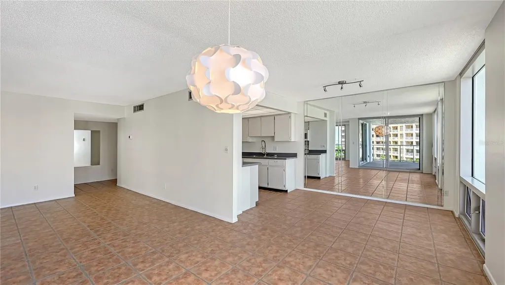 1111 N Gulfstream Avenue Sarasota FL 34236