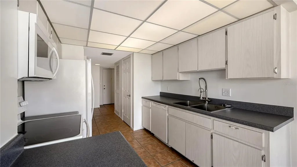 1111 N Gulfstream Avenue Sarasota FL 34236