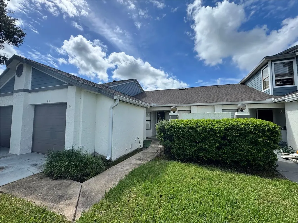 99 Lakepointe Circle Kissimmee FL 34743