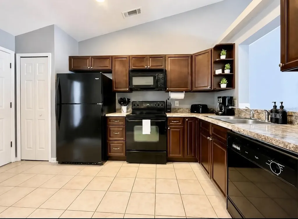 142 Glasgow Court Davenport FL 33897