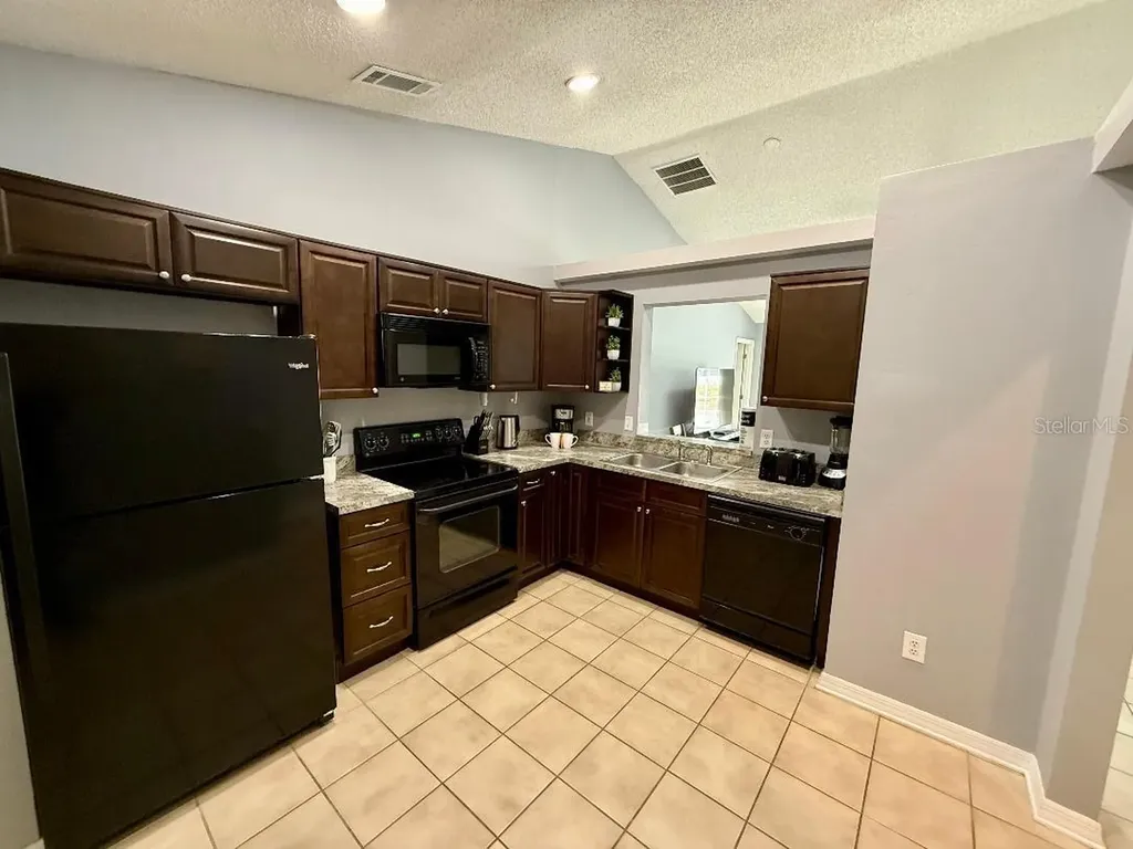 142 Glasgow Court Davenport FL 33897