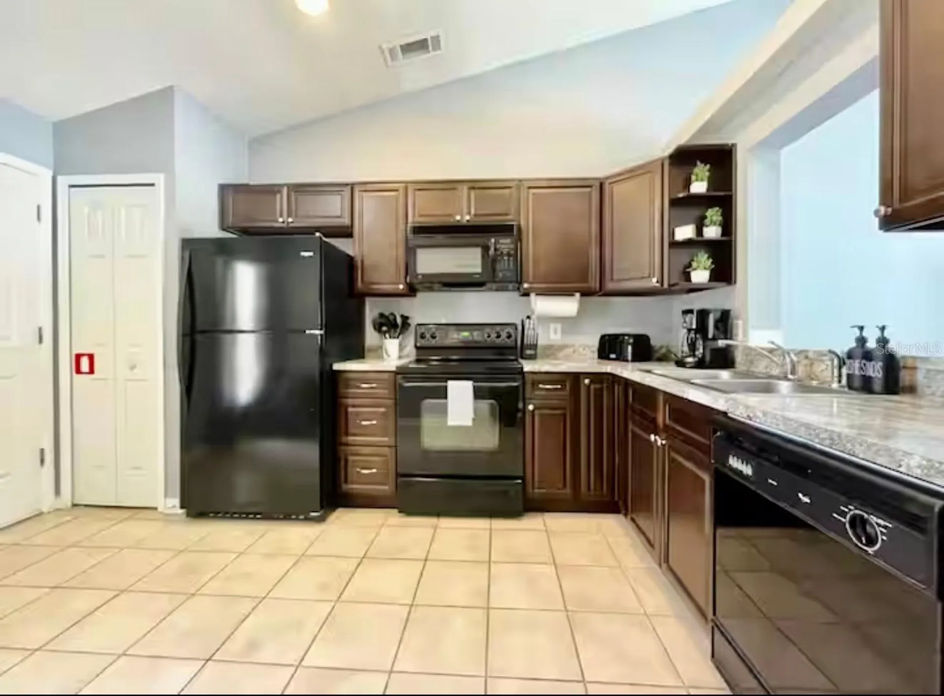 142 Glasgow Court Davenport FL 33897