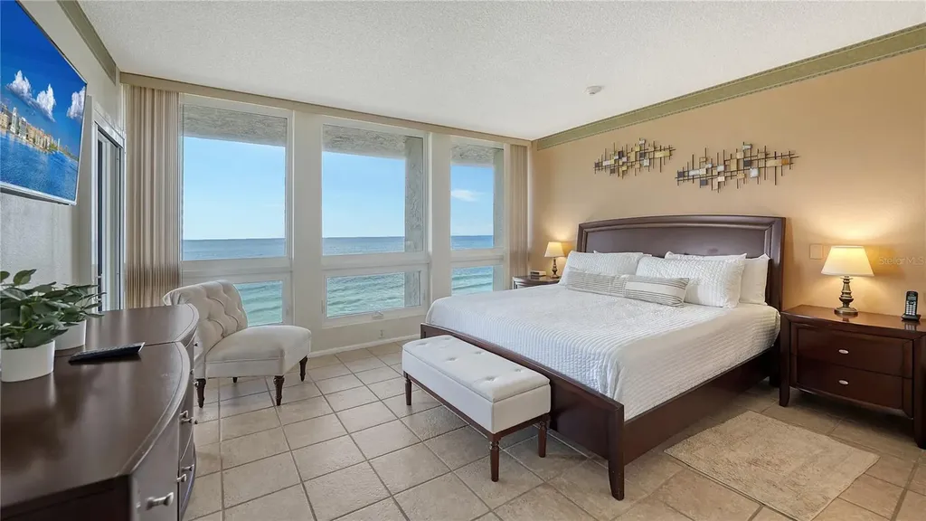 1055 Gulf Of Mexico Drive Longboat Key FL 34228