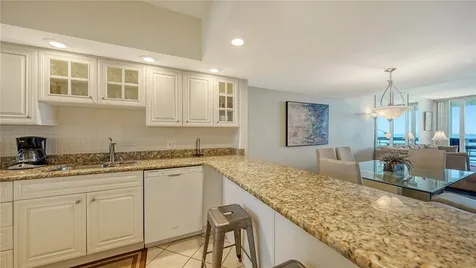 1055 Gulf Of Mexico Drive Longboat Key FL 34228