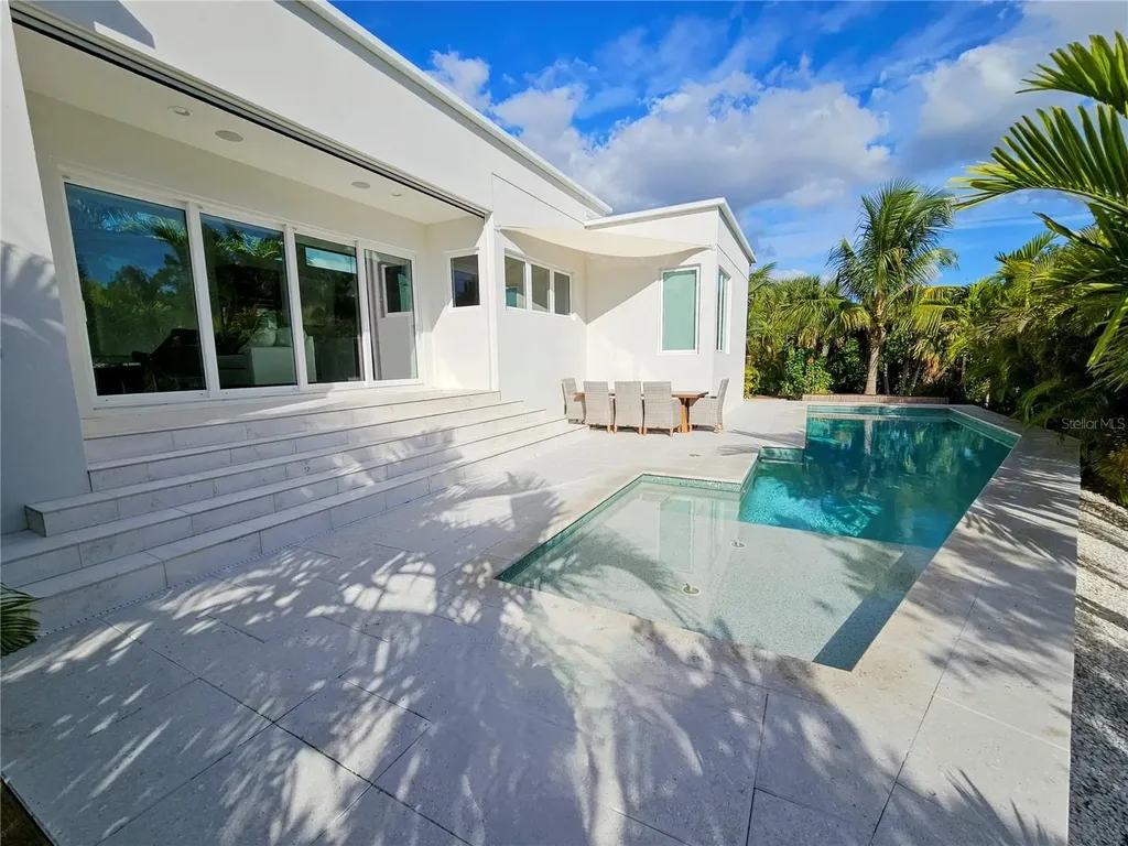 2408 Nassau Street Sarasota FL 34231