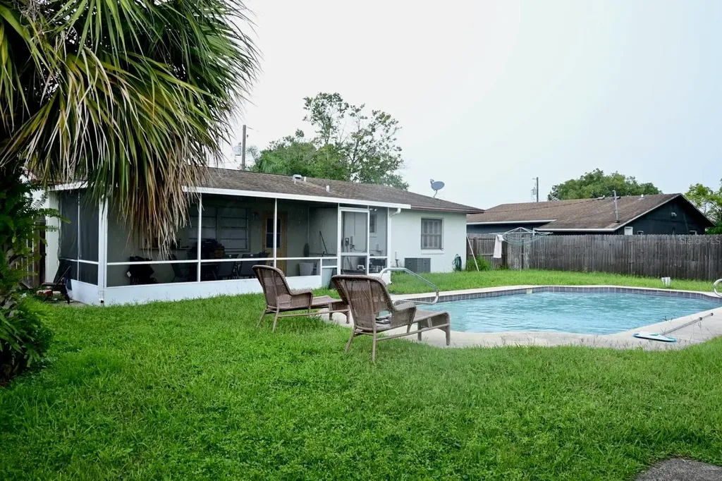 615 N Forrest Avenue Kissimmee FL 34741