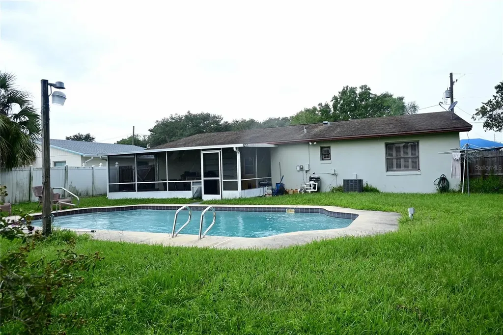 615 N Forrest Avenue Kissimmee FL 34741