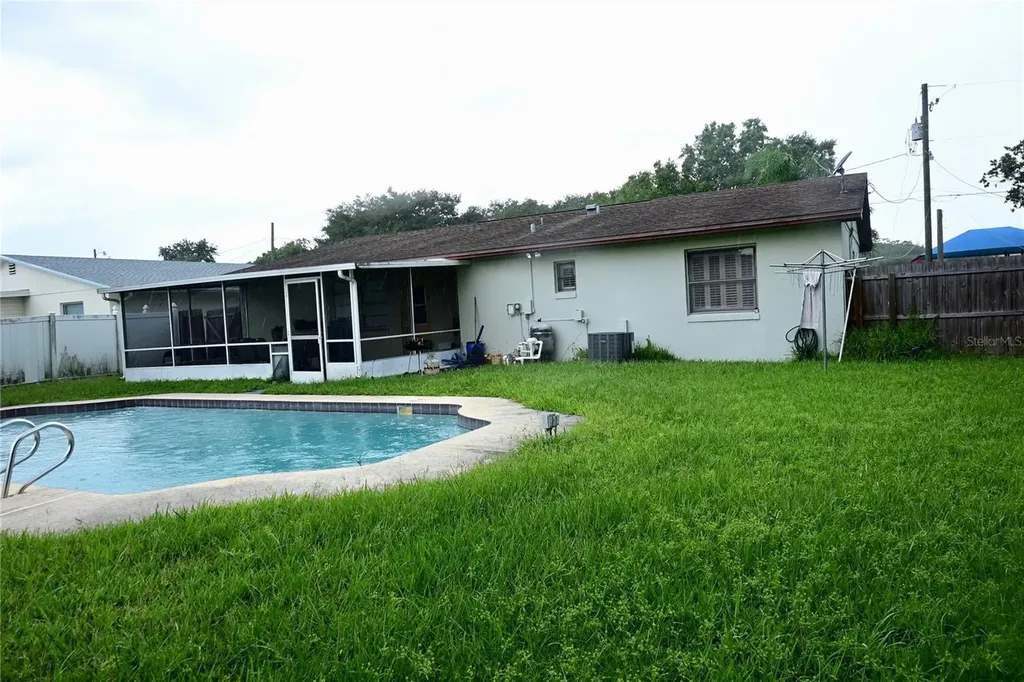 615 N Forrest Avenue Kissimmee FL 34741