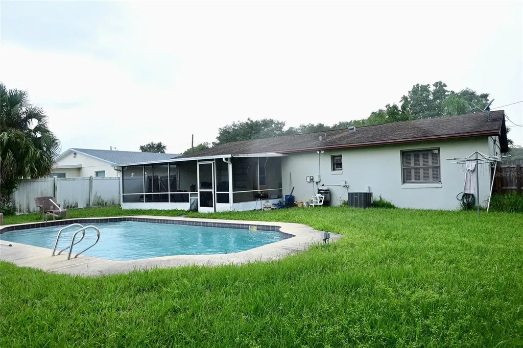 615 N Forrest Avenue Kissimmee FL 34741