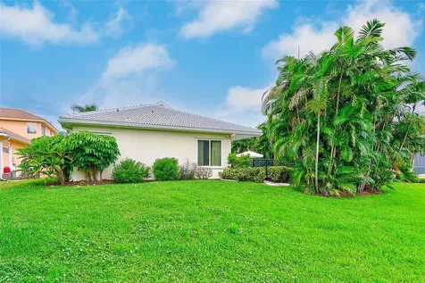7714 Aralia Way Seminole FL 33777