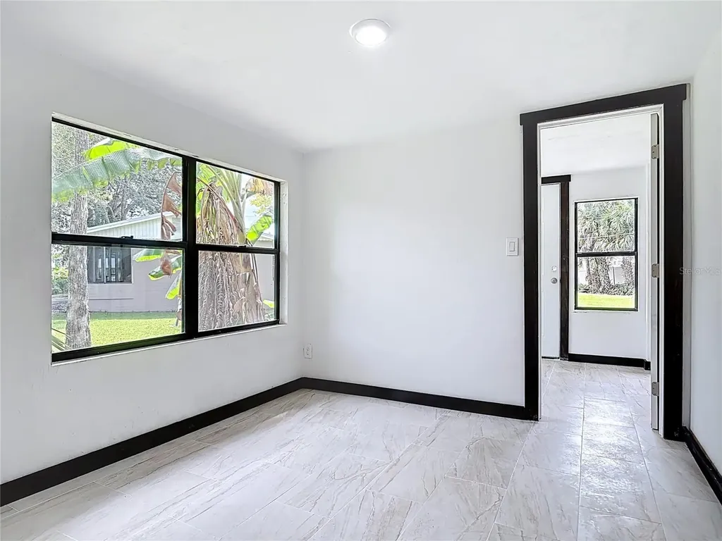 633 1/2 Elm Avenue Daytona Beach FL 32117