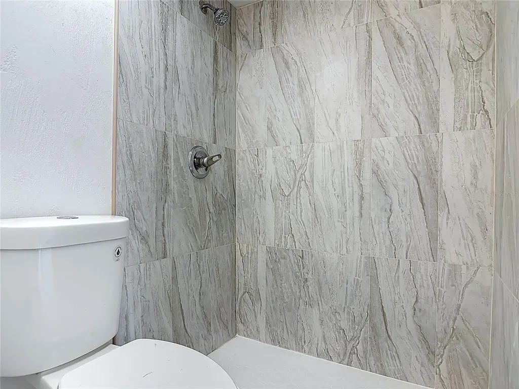 633 1/2 Elm Avenue Daytona Beach FL 32117