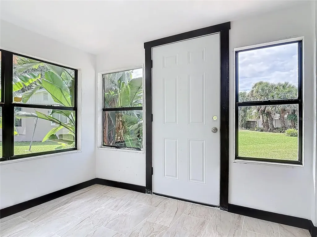633 1/2 Elm Avenue Daytona Beach FL 32117