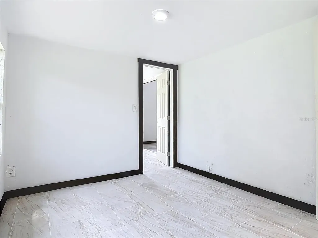 633 1/2 Elm Avenue Daytona Beach FL 32117