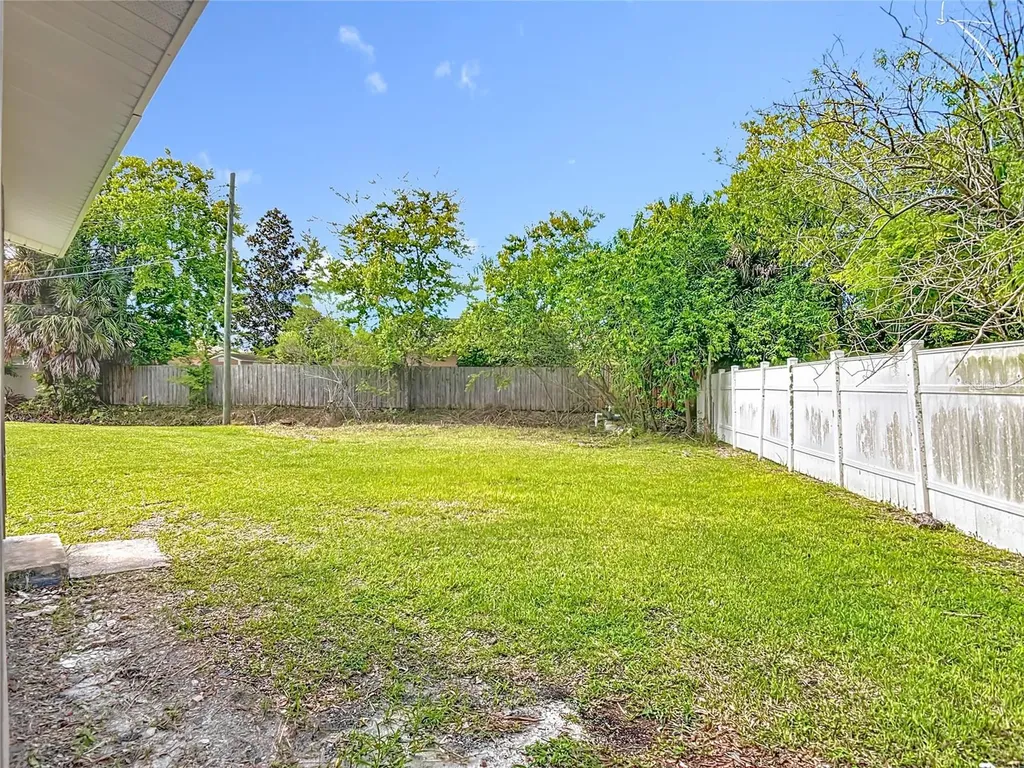 633 1/2 Elm Avenue Daytona Beach FL 32117