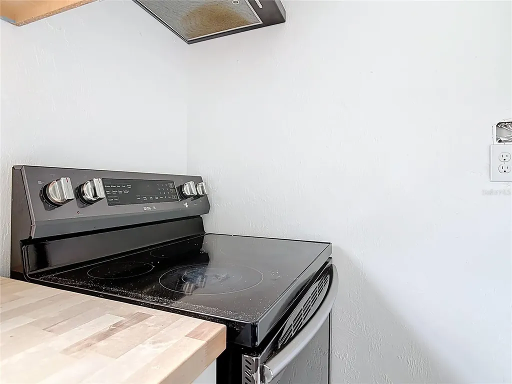 633 1/2 Elm Avenue Daytona Beach FL 32117