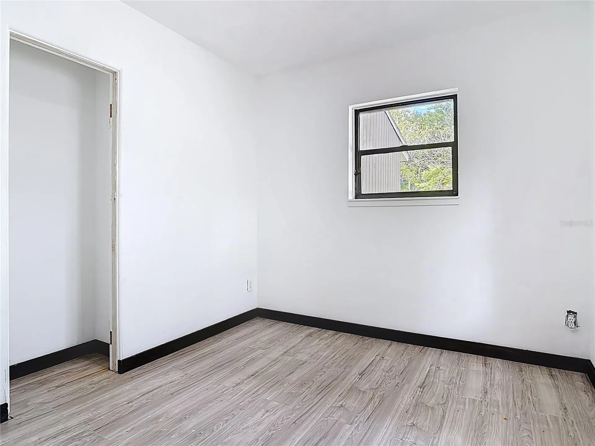 633 1/2 Elm Avenue Daytona Beach FL 32117