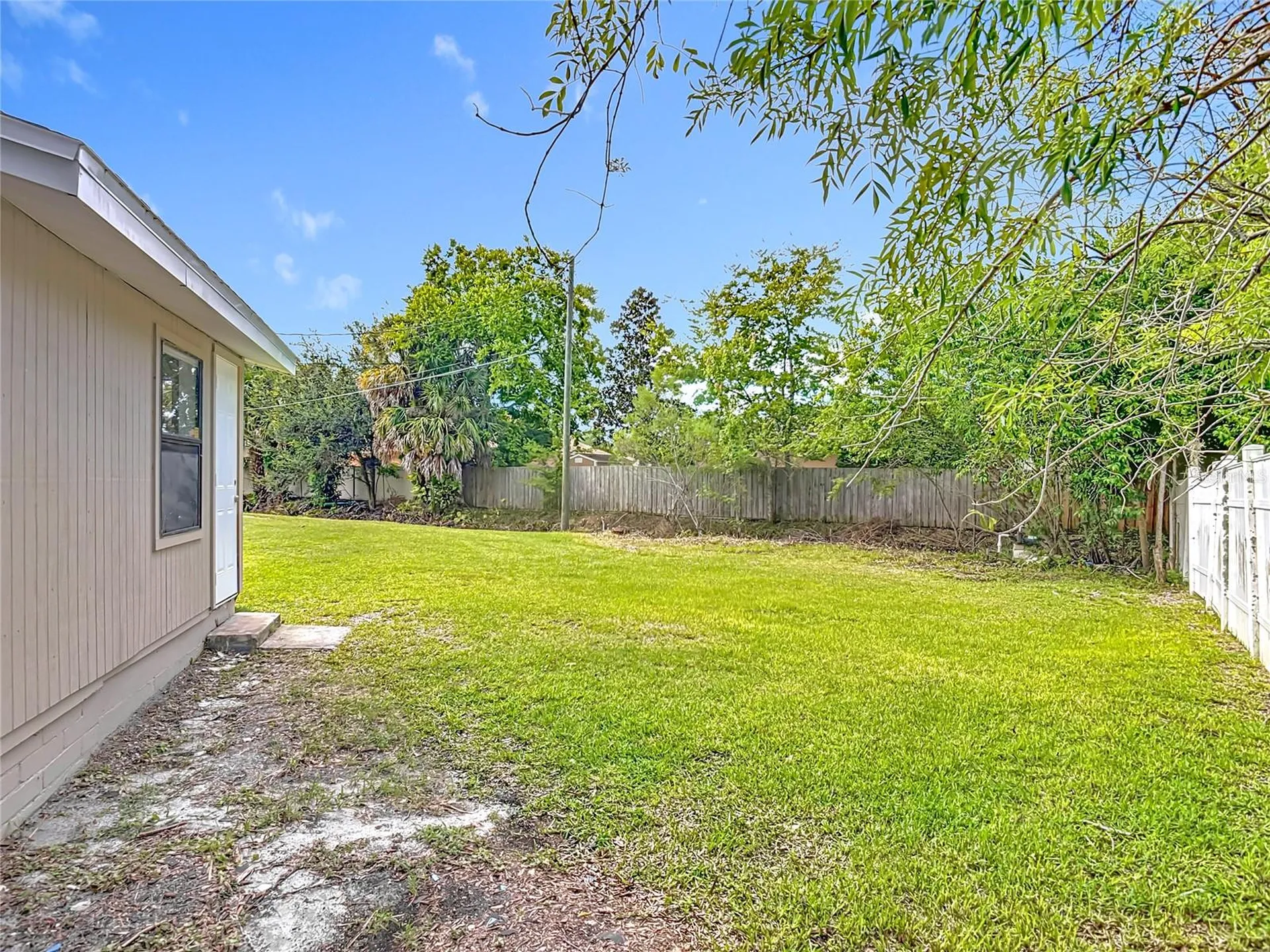 633 1/2 Elm Avenue Daytona Beach FL 32117