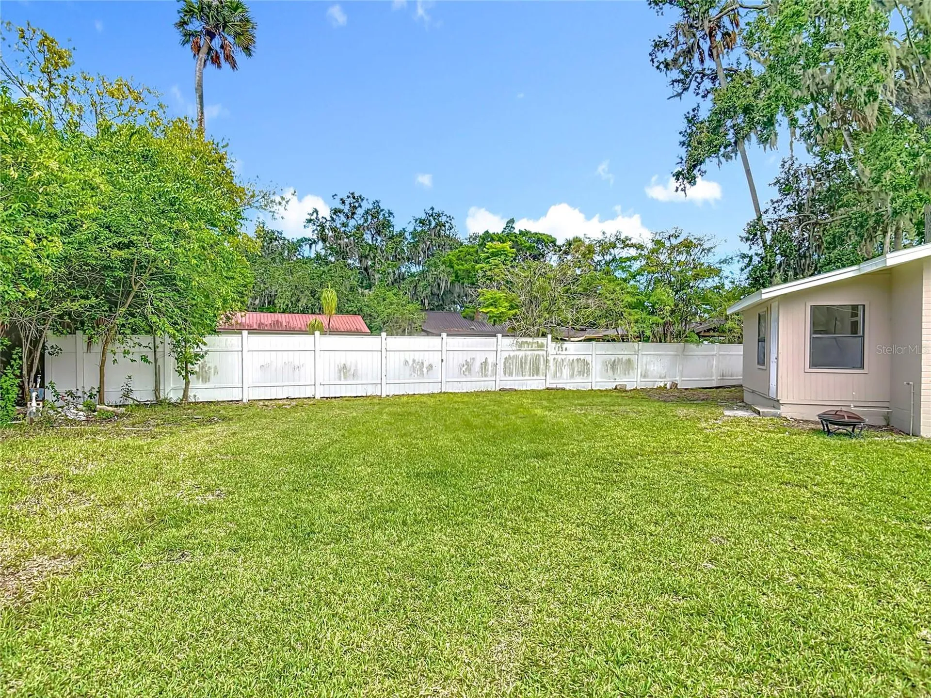 633 1/2 Elm Avenue Daytona Beach FL 32117