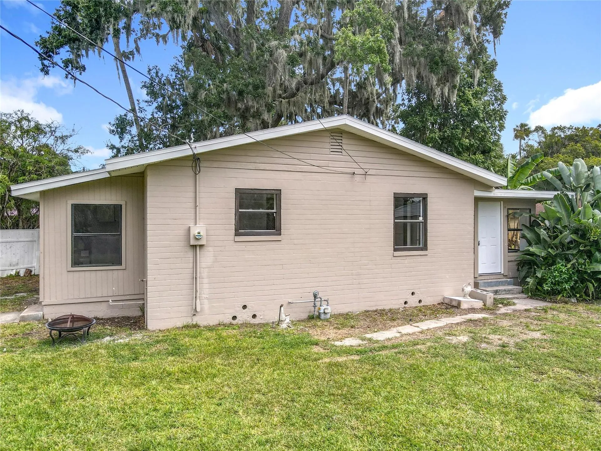 633 1/2 Elm Avenue Daytona Beach FL 32117