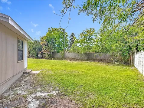 633 1/2 Elm Avenue Daytona Beach FL 32117