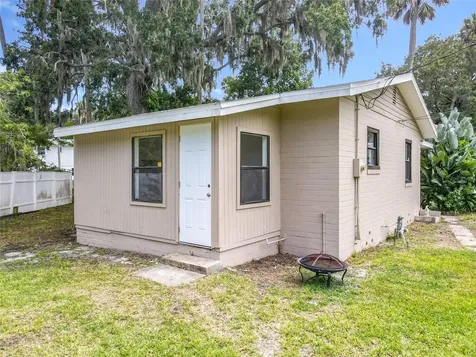 633 1/2 Elm Avenue Daytona Beach FL 32117