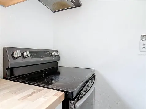 633 1/2 Elm Avenue Daytona Beach FL 32117