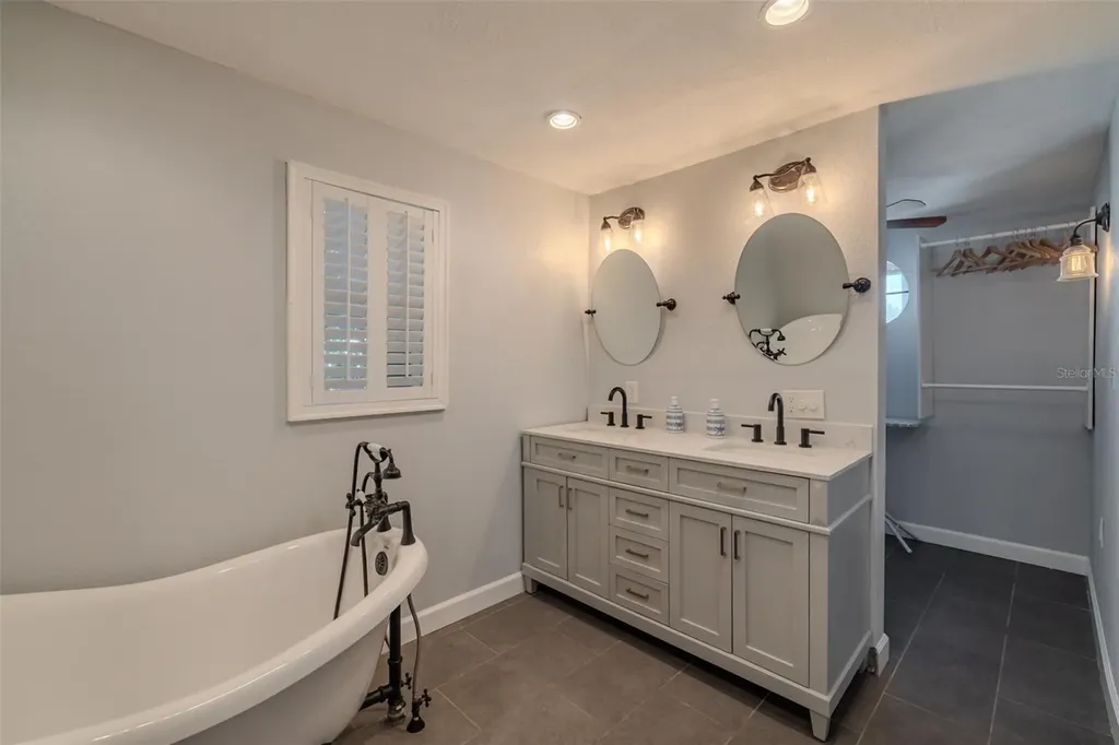 820 Blue Heron Boulevard Ruskin FL 33570