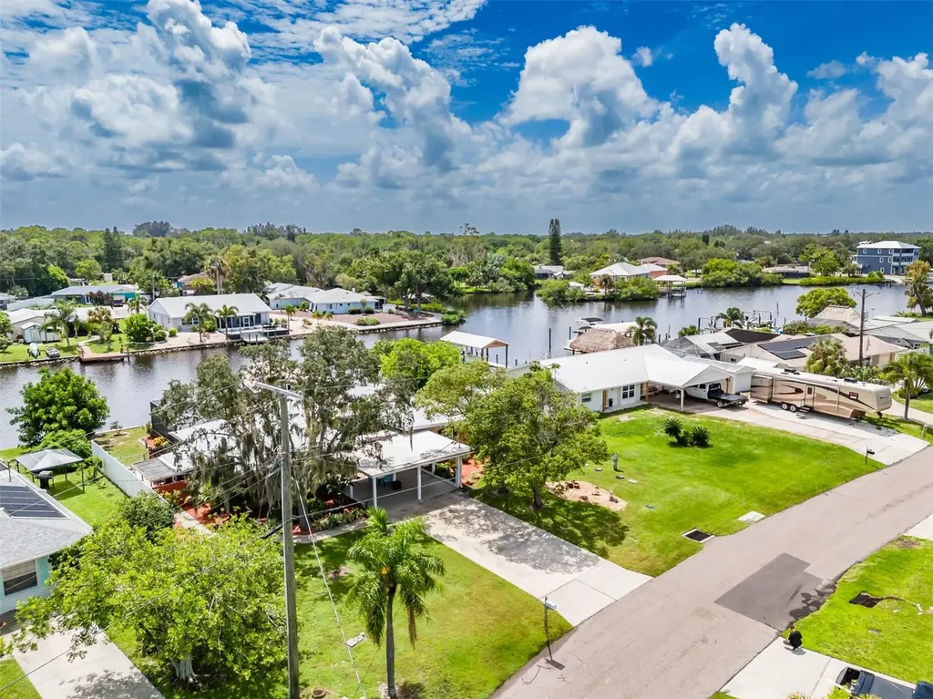 820 Blue Heron Boulevard Ruskin FL 33570