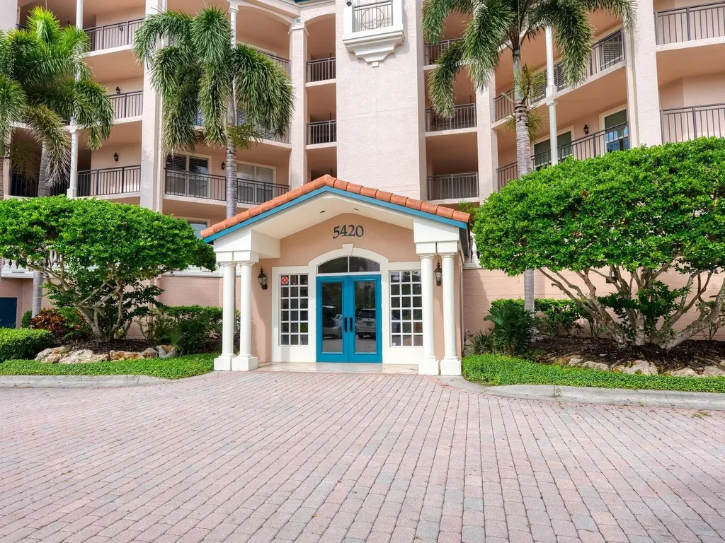 5420 Eagles Point Circle Sarasota FL 34231