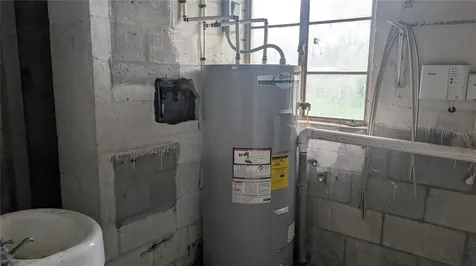 1301 N Barnes Street Plant City FL 33563