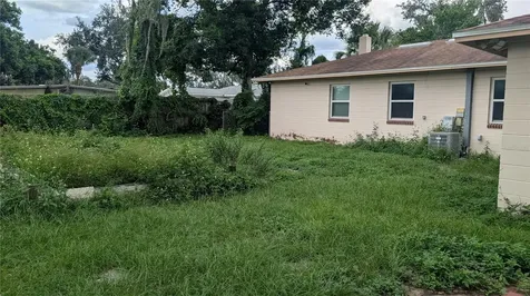 1301 N Barnes Street Plant City FL 33563