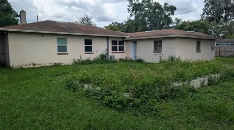 1301 N Barnes Street Plant City FL 33563