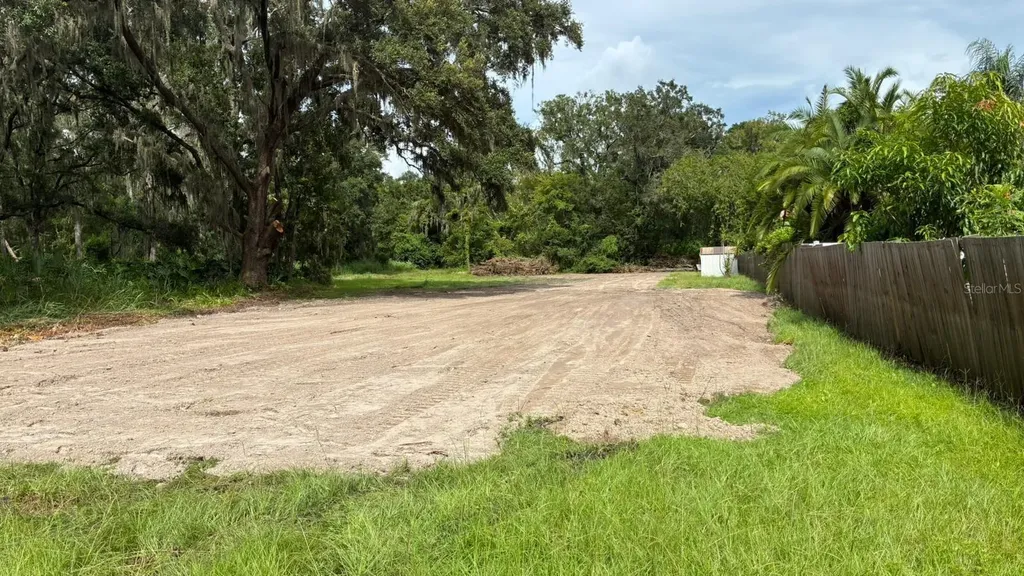 706 E Cherry Plant City FL 33563
