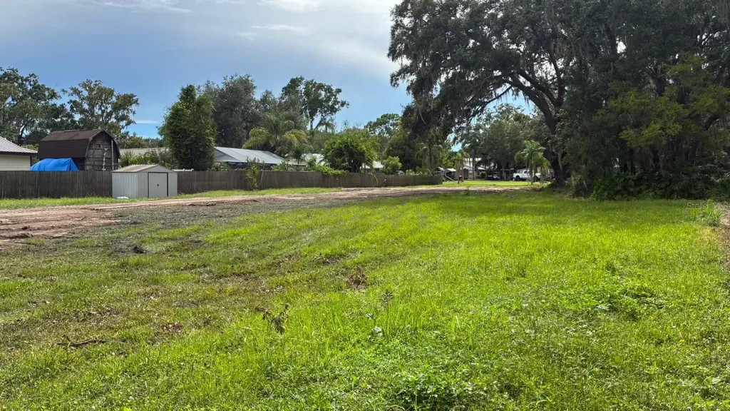 706 E Cherry Plant City FL 33563