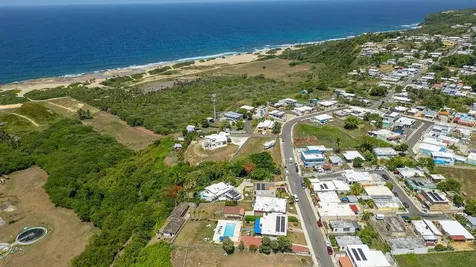 52 Cll Pascua Isabela PR 00662
