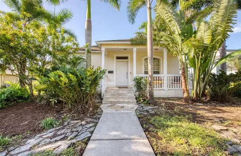 320 47th Avenue N St Petersburg FL 33703