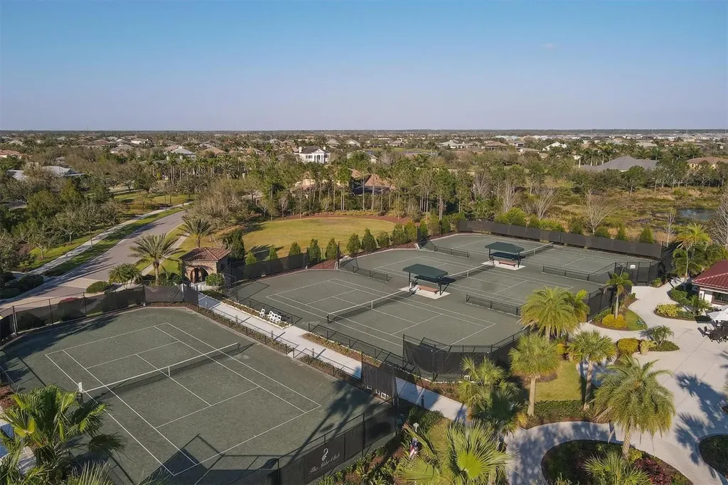 8009 Bounty Lane Bradenton FL 34202