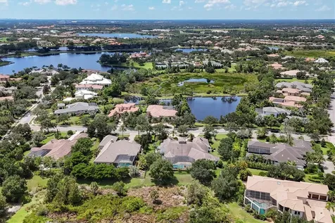 8009 Bounty Lane Bradenton FL 34202